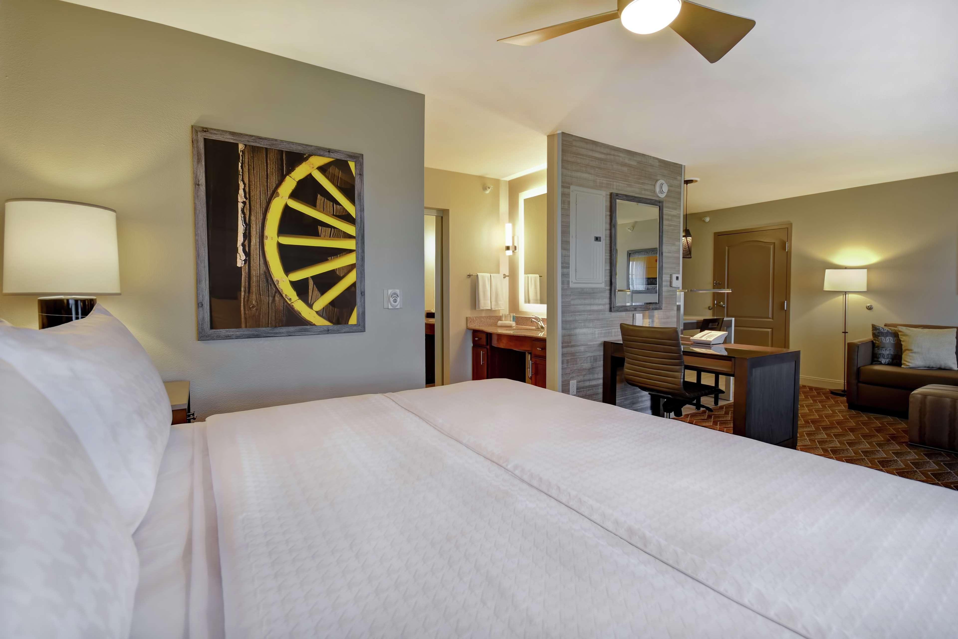Homewood Suites By Hilton At The Waterfront Wichita Eksteriør bilde
