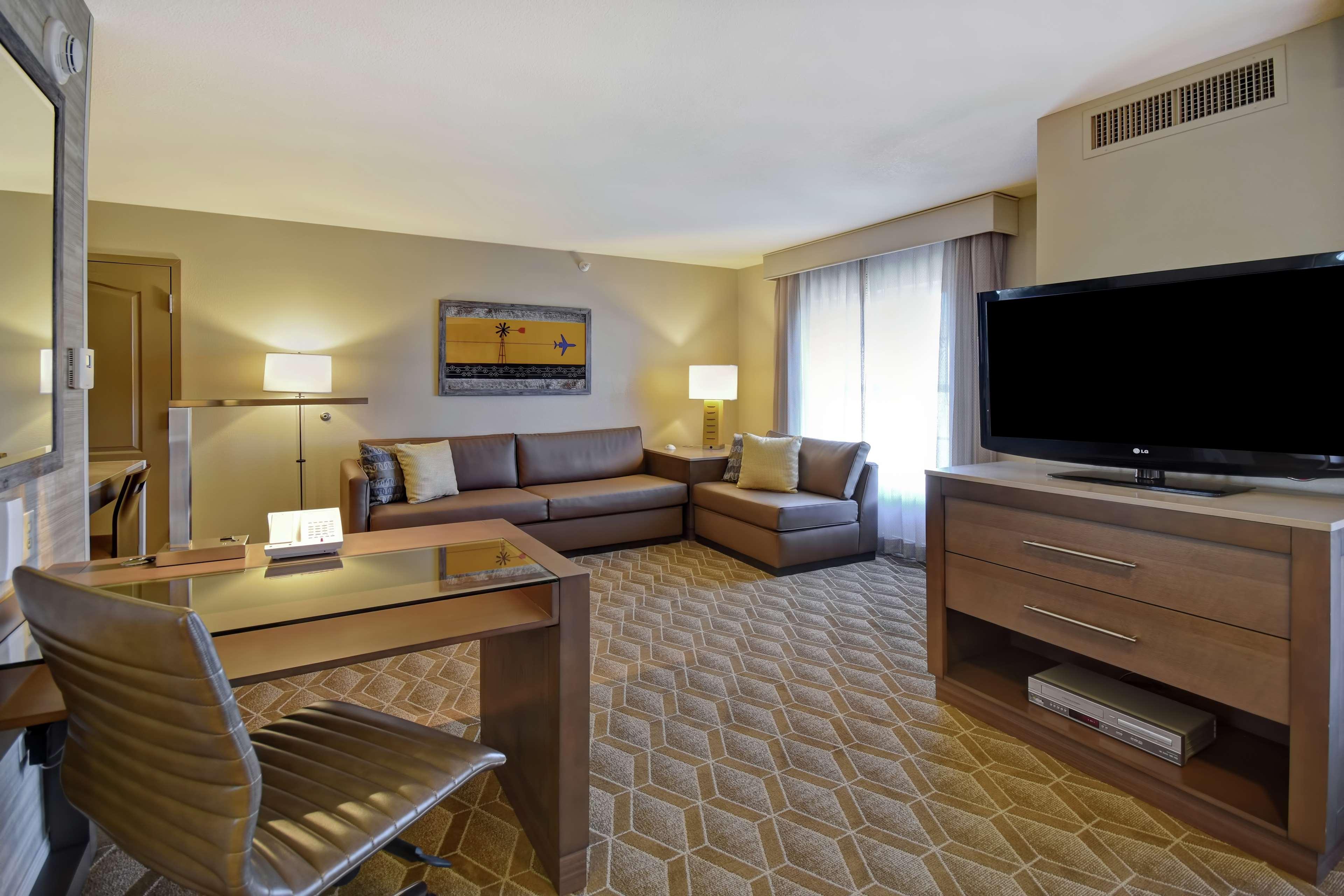 Homewood Suites By Hilton At The Waterfront Wichita Eksteriør bilde