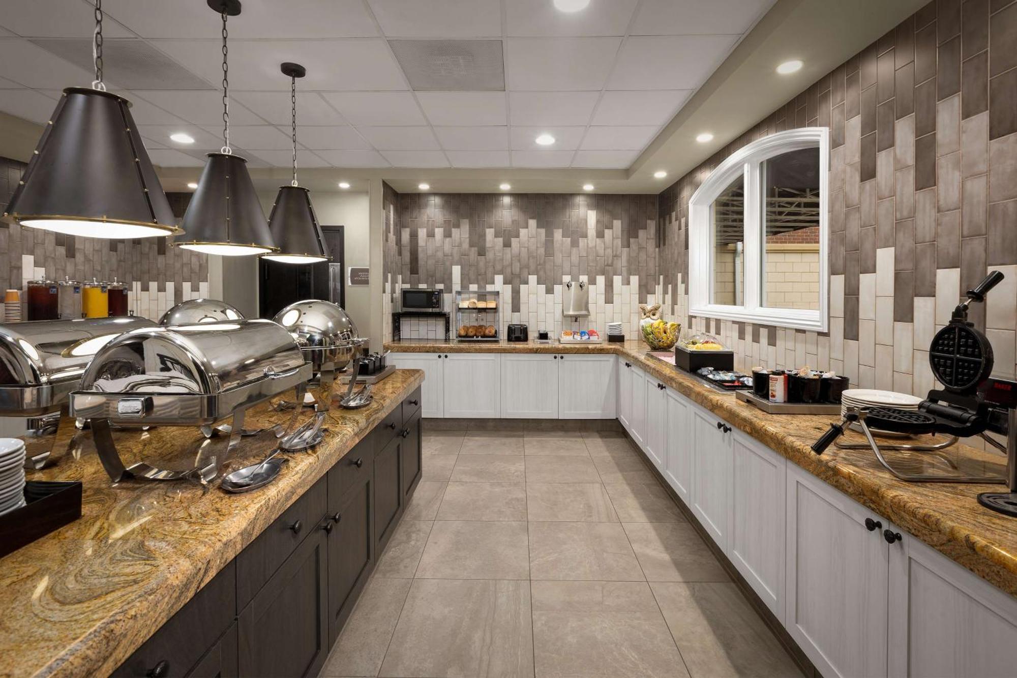 Homewood Suites By Hilton At The Waterfront Wichita Eksteriør bilde